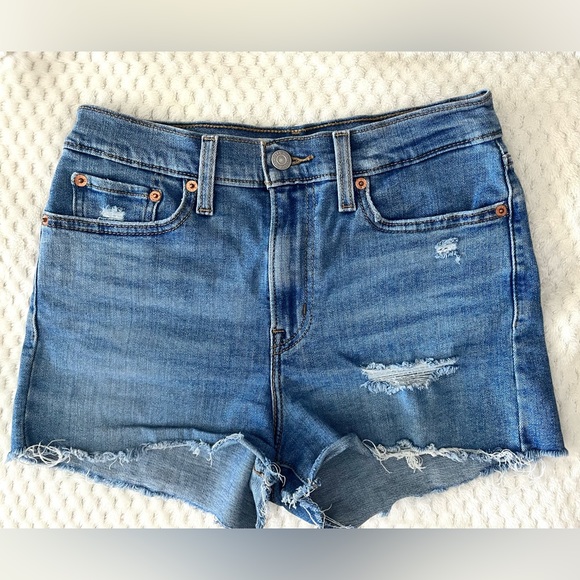 Levi’s High Rise shorts - Picture 1 of 4